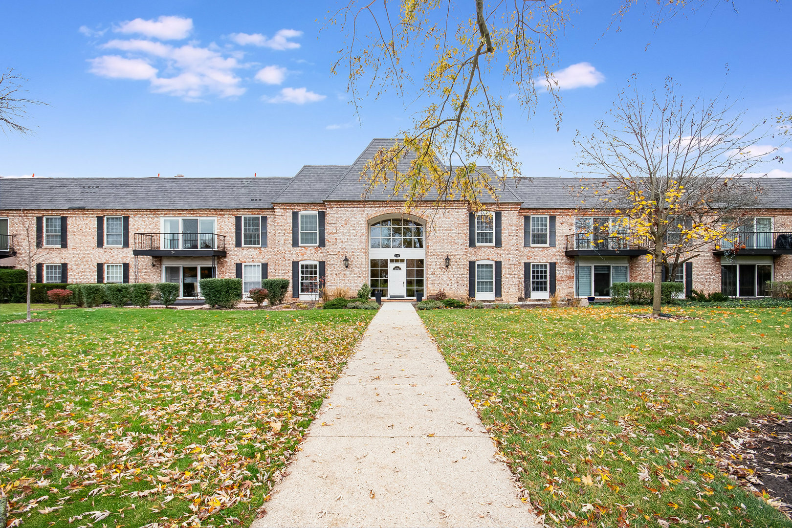 Property Photo:  140 Carriage Way Drive 118C  IL 60527 