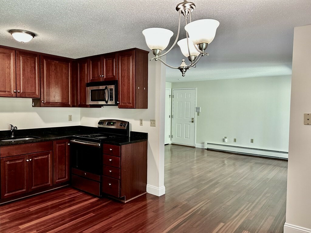 Property Photo:  1400 Skyline Dr 6  MA 01854 