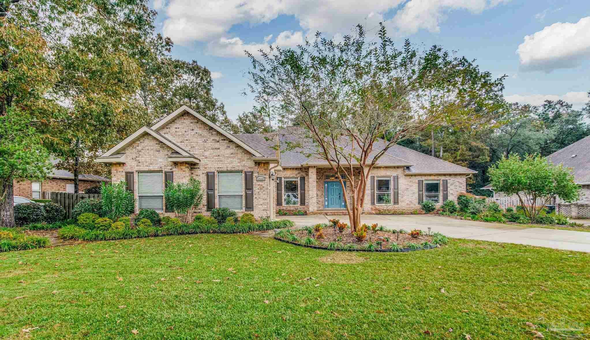 Property Photo: 8846 Spider Lily Way FL 32526