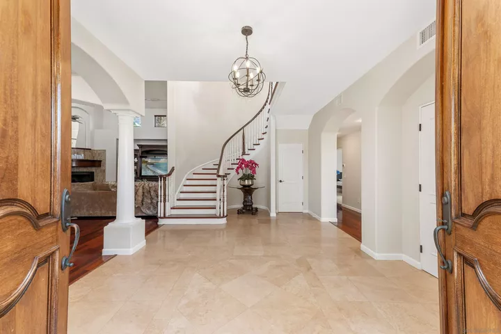 Property Photo: 838 Forward CA 92037