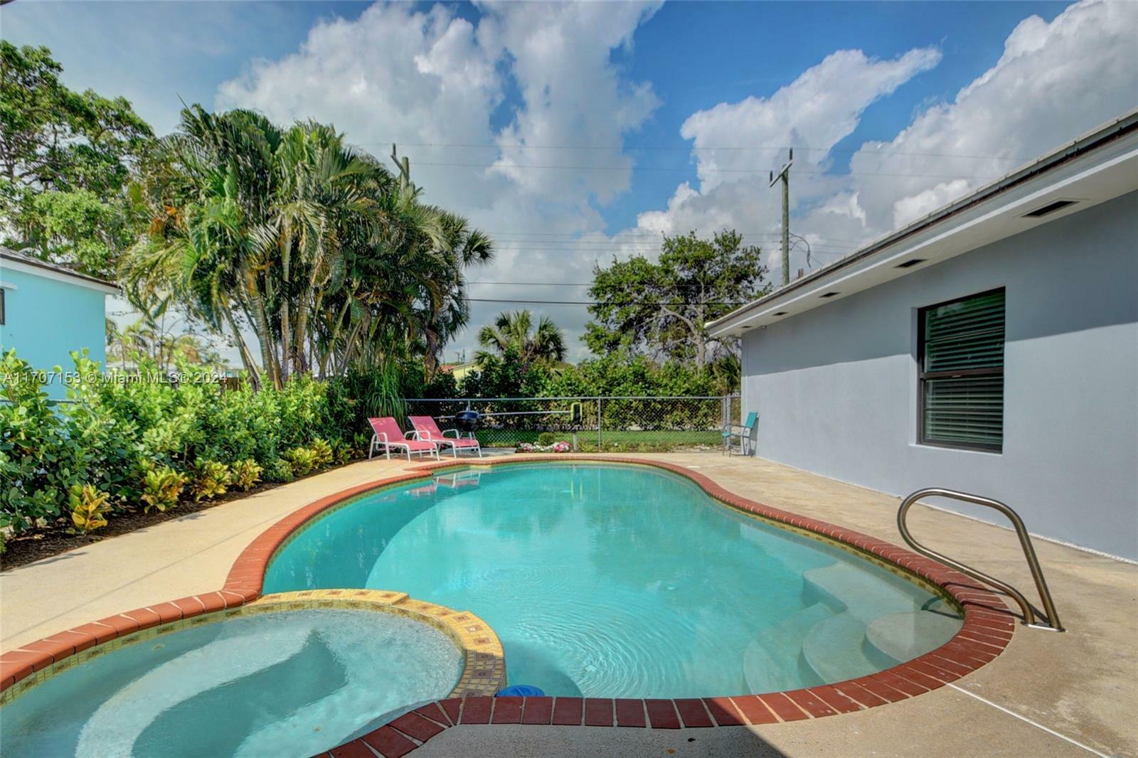 Property Photo:  1023 S Palmway  FL 33460 