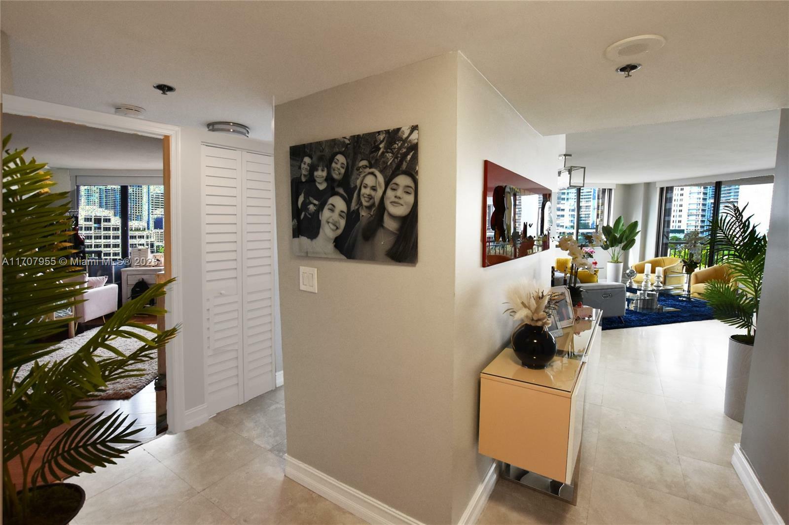 Property Photo:  540 Brickell Key Dr 815  FL 33131 