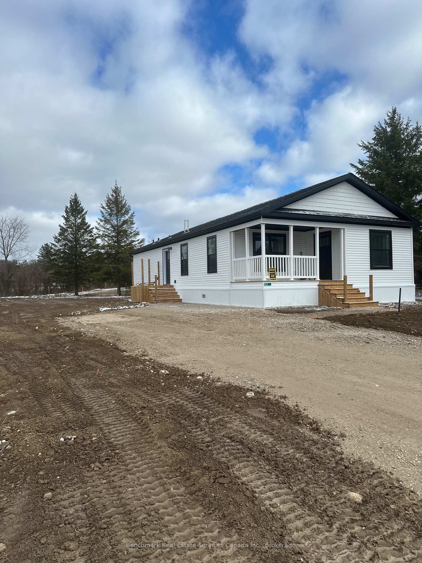 Property Photo: 212 Spruce Drive ON N4N 3B8