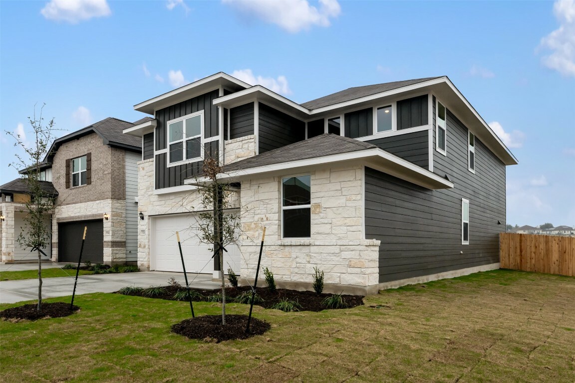 Property Photo: 722 Palo Brea Loop TX 78634