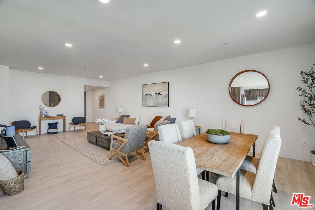 Property Photo:  1021 S Shenandoah St 404  CA 90035 