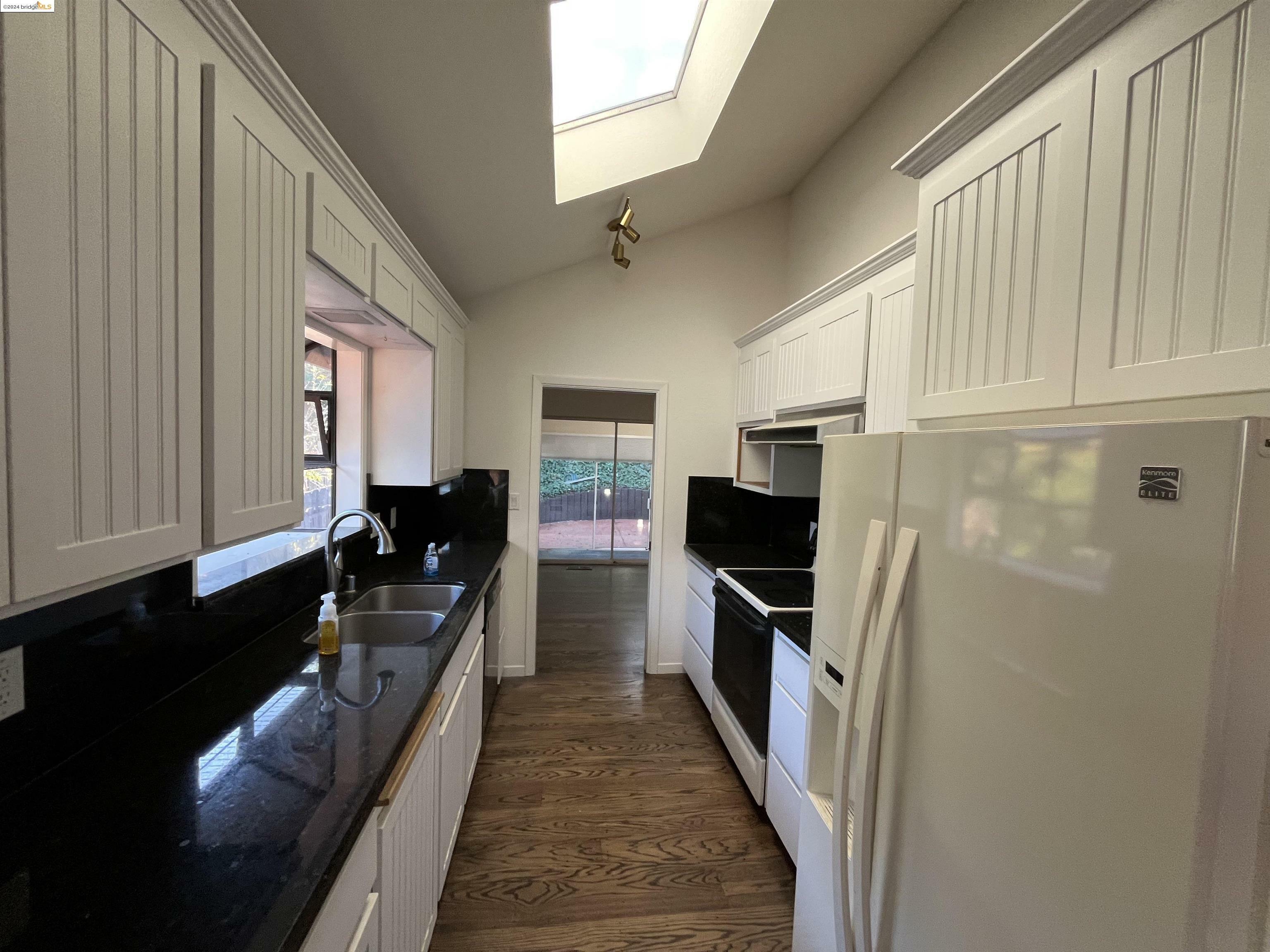 Property Photo:  5060 Parkridge Dr  CA 94619 