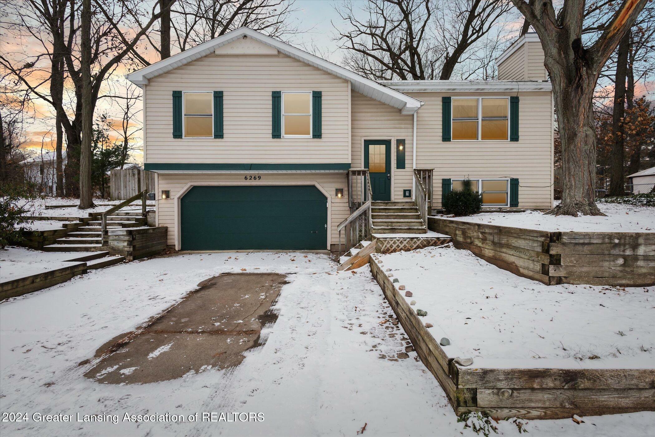 Property Photo:  6269 Royal Oak Drive  MI 48840 