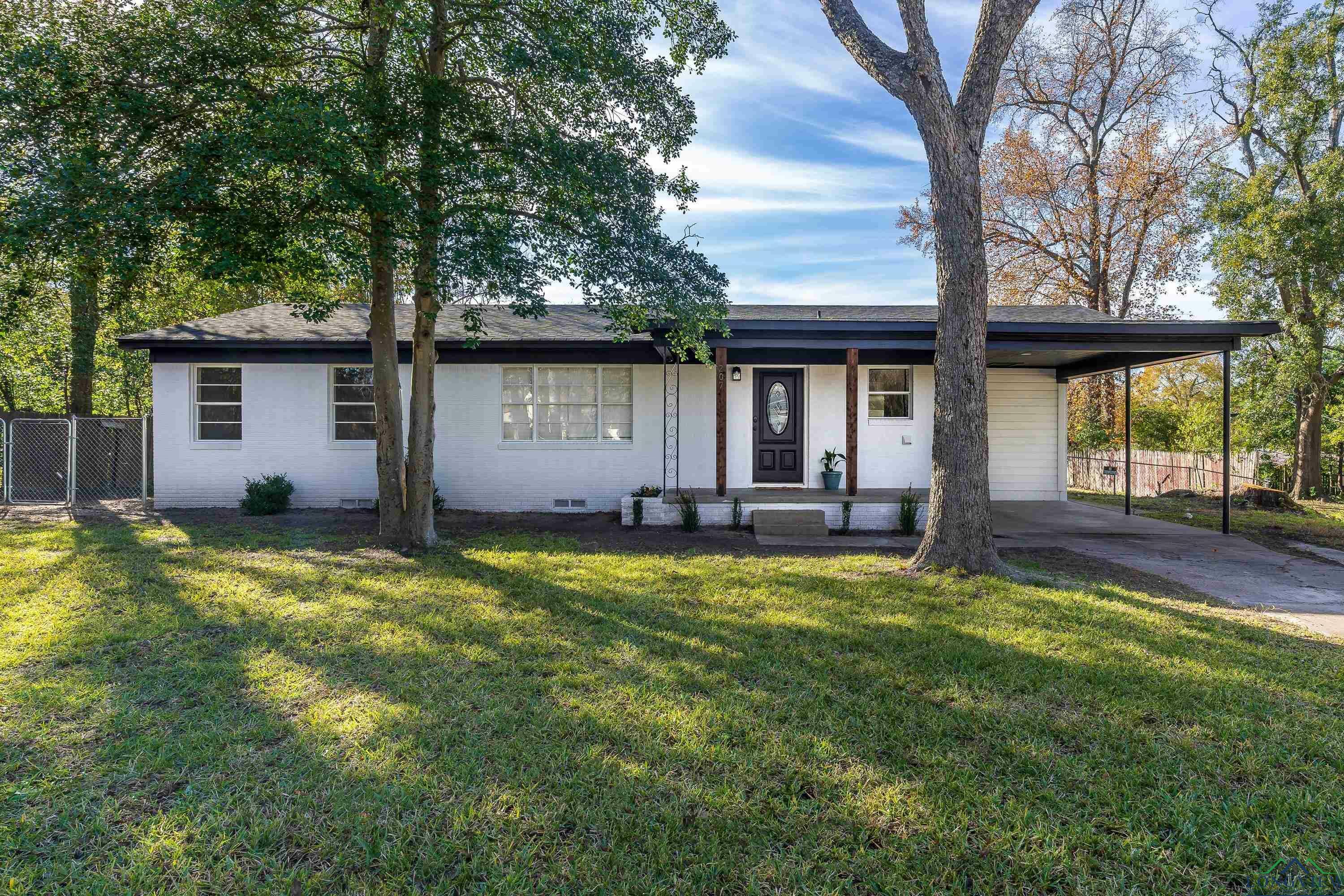 Property Photo: 207 W Adams TX 75684
