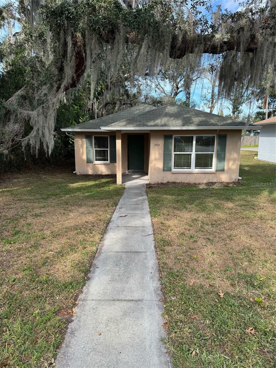 Property Photo:  302 E Hibiscus Drive  FL 33803 