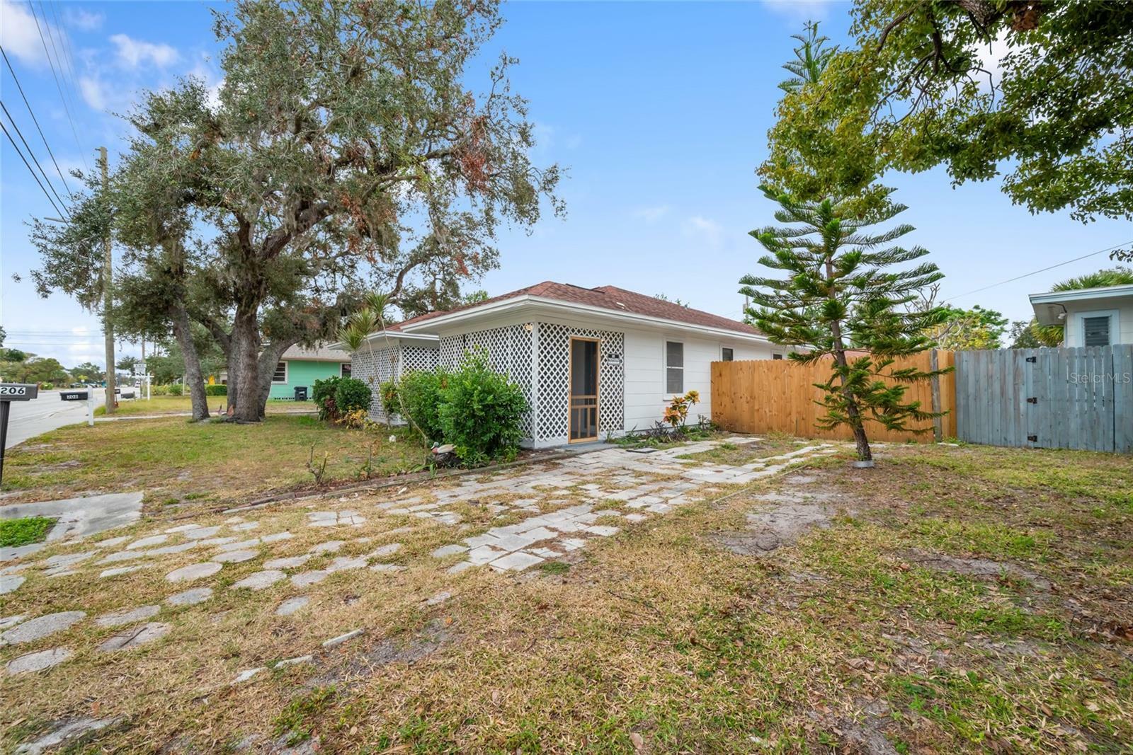 Property Photo:  206 S Highland Avenue  FL 33755 