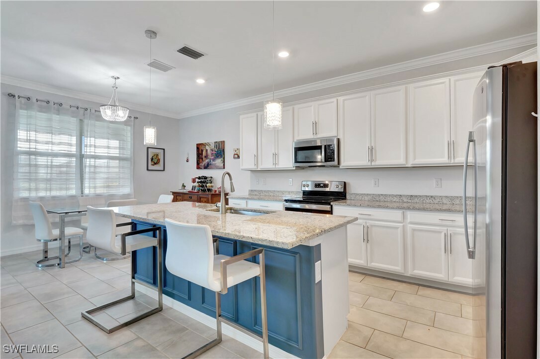 Property Photo: 2122 Hamlin Street FL 34120