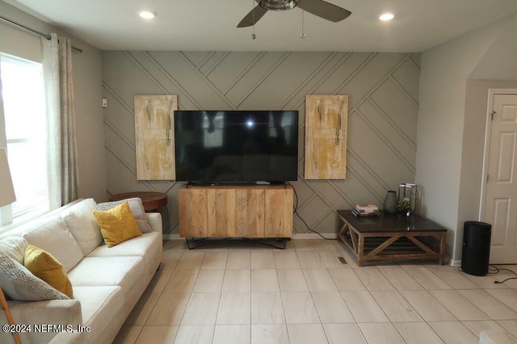Property Photo: 8121 Merchants Way FL 32222