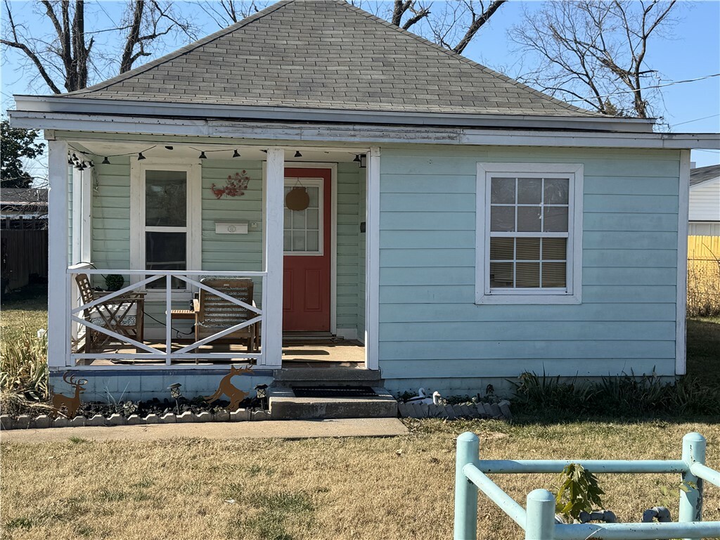 Property Photo:  1224 S 4th Street  AR 72756 