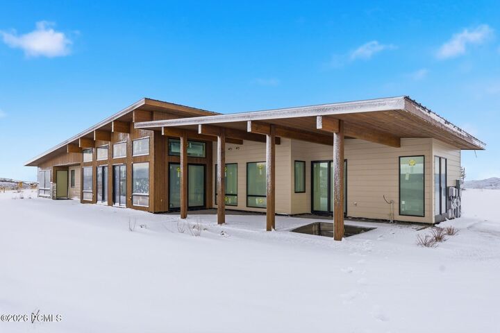 Property Photo: 6105 Golf Club Link UT 84098