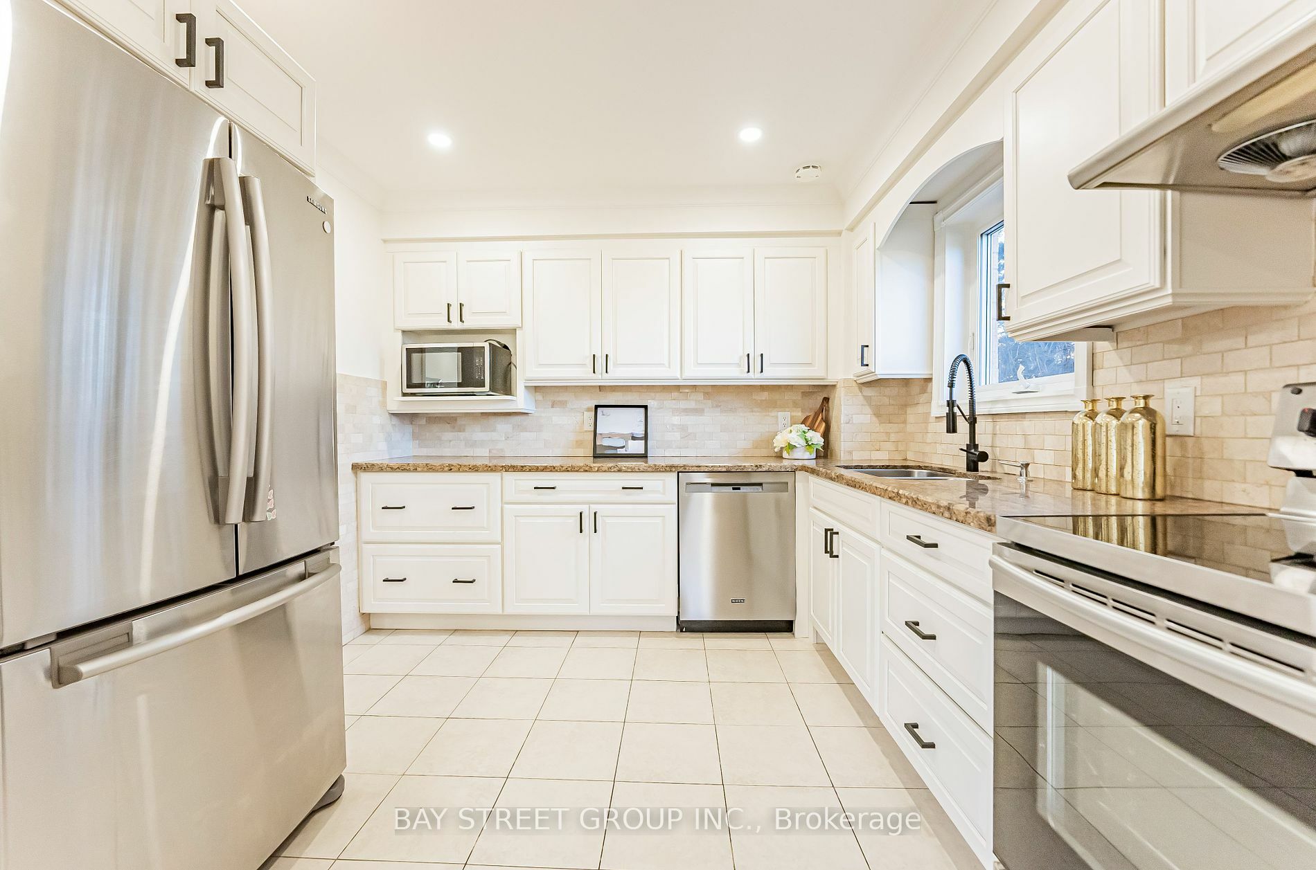 Property Photo:  516 Steddick Crt  ON L5R 3T1 