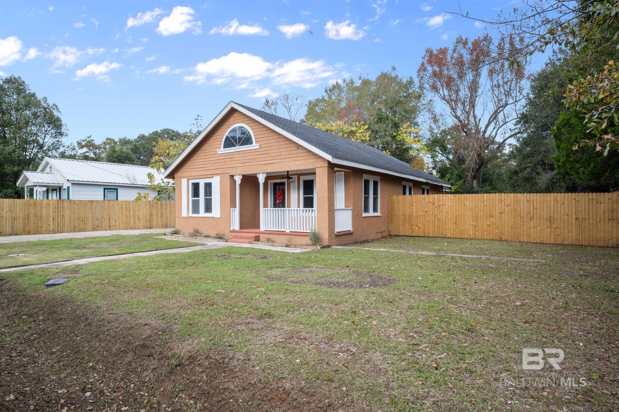 Property Photo: 106 W 15th Street AL 36507