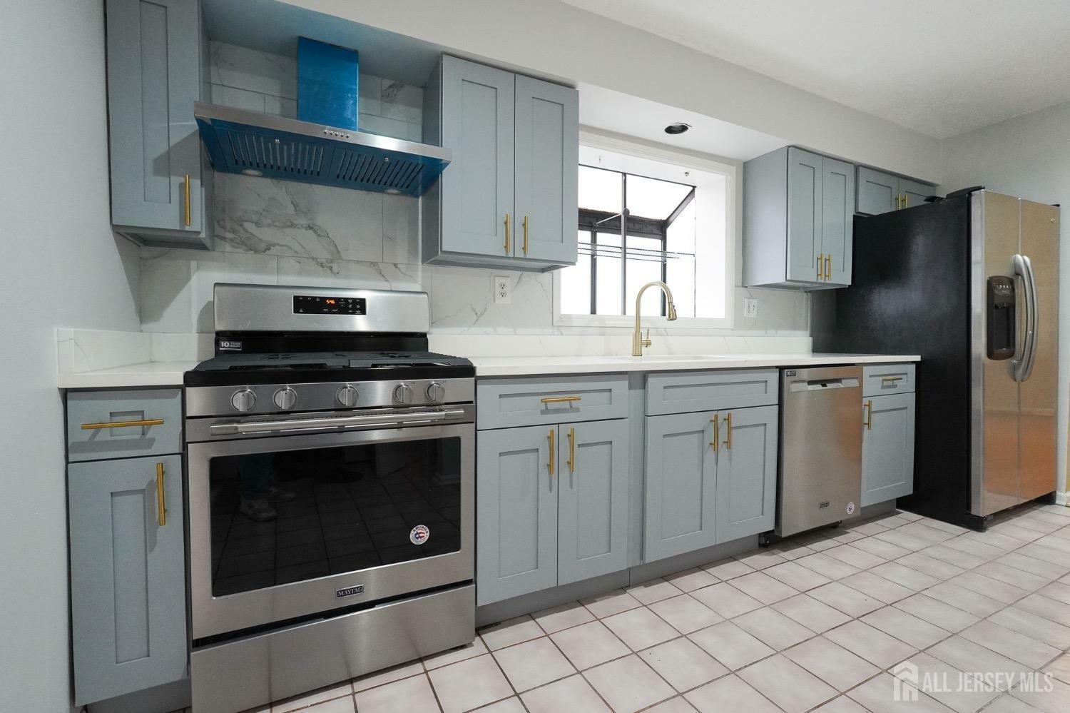 Property Photo:  38 N Laurel Avenue N  NJ 08830 