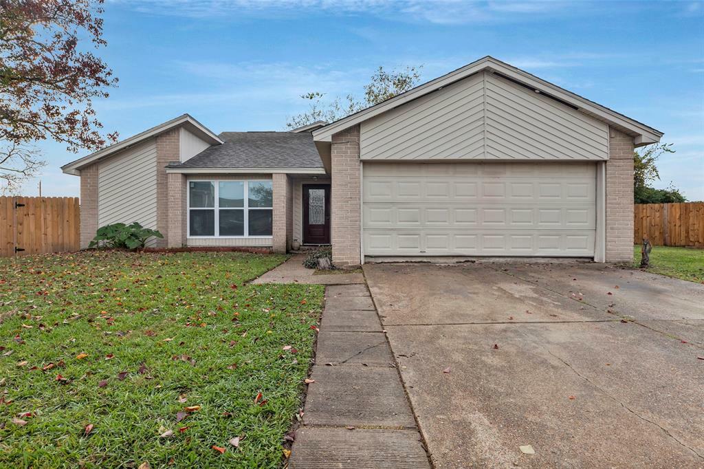 Property Photo:  1602 Evesham Drive  TX 77015 