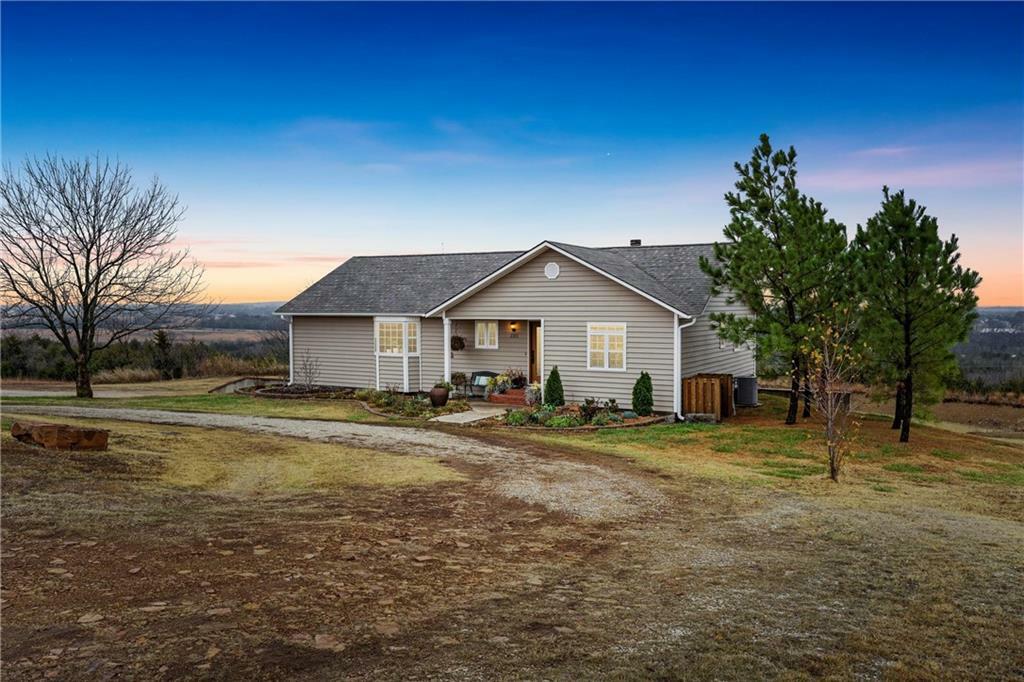 Property Photo:  220 Overlook Drive  KS 67333 