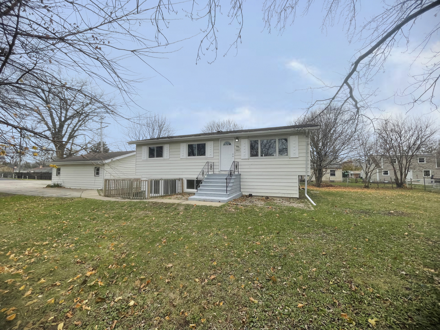 Property Photo:  1831 N Seminary Avenue  IL 60098 