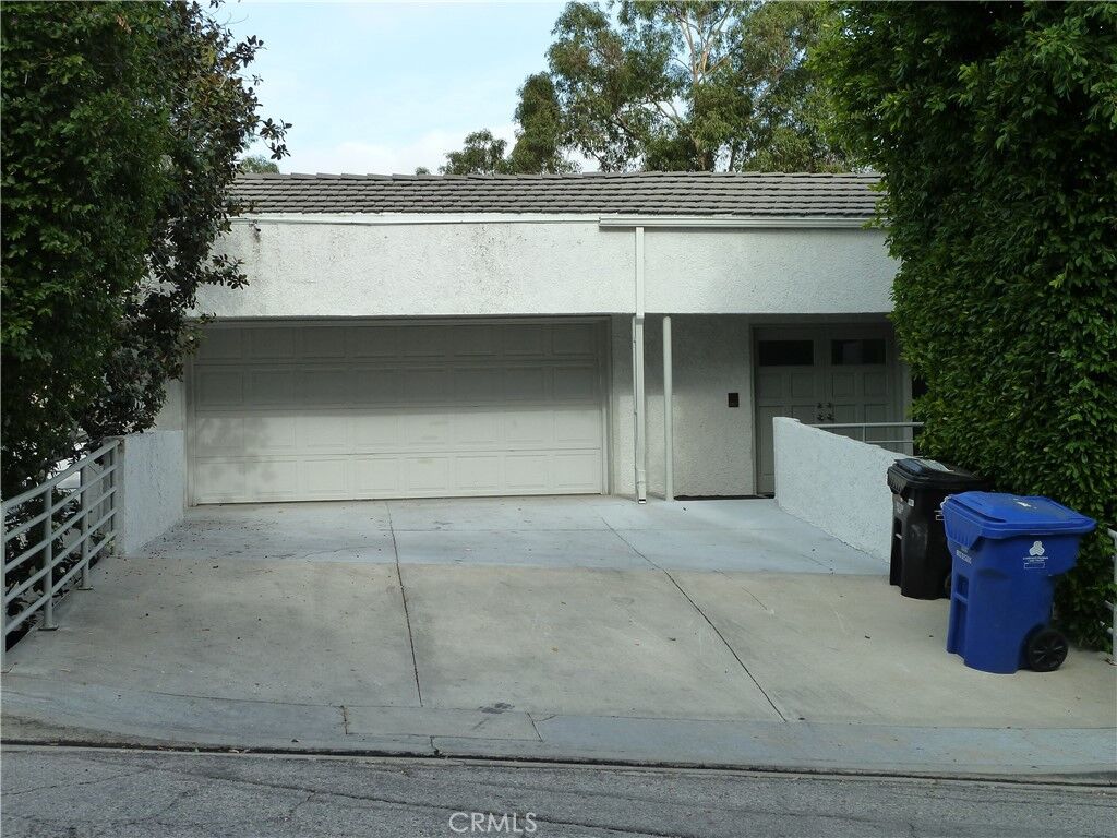 Property Photo:  4939 Medina Drive  CA 91364 