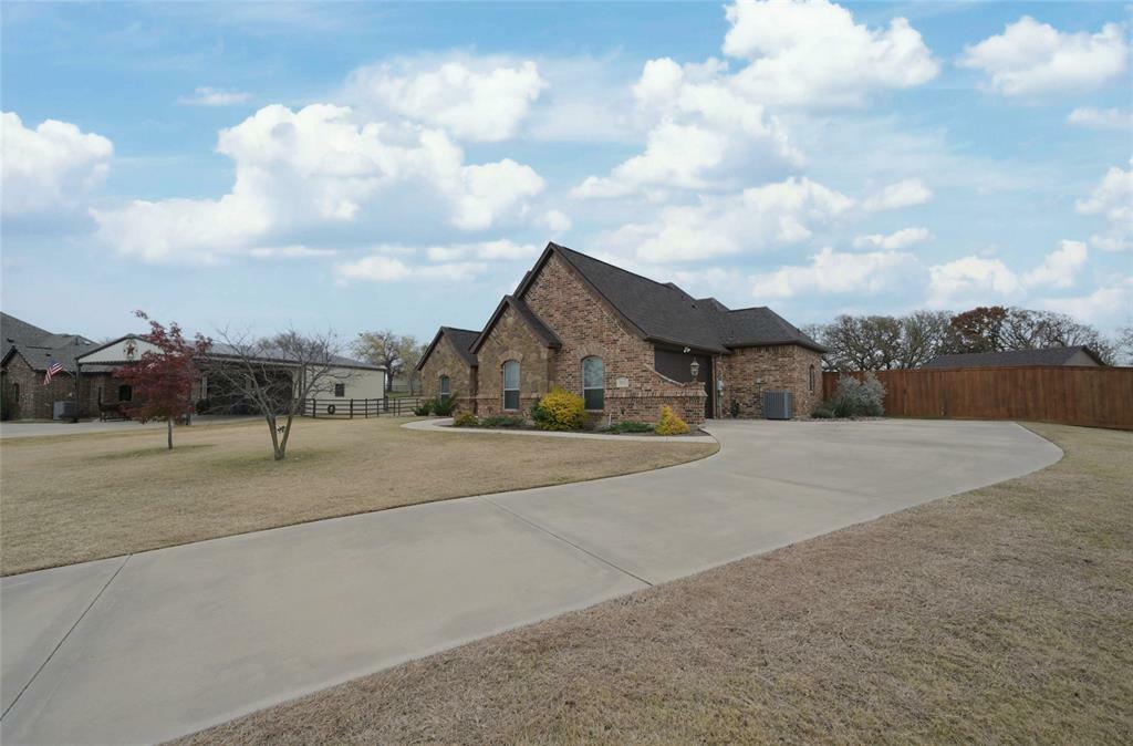 Property Photo:  165 Mill Crossing Lane  TX 76082 