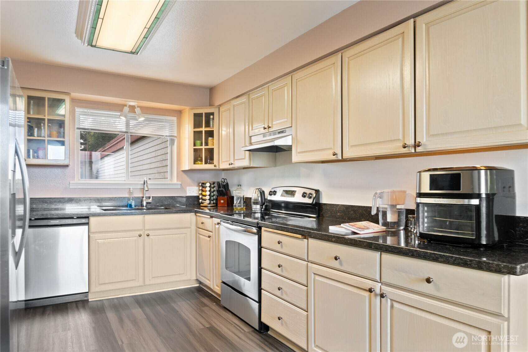 Property Photo: 8516 196th Street SW 302 WA 98026