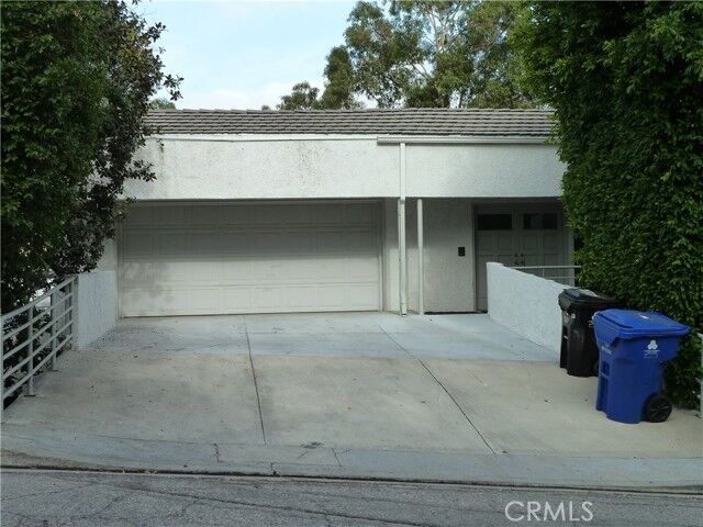 Property Photo:  4939 Medina Drive  CA 91364 