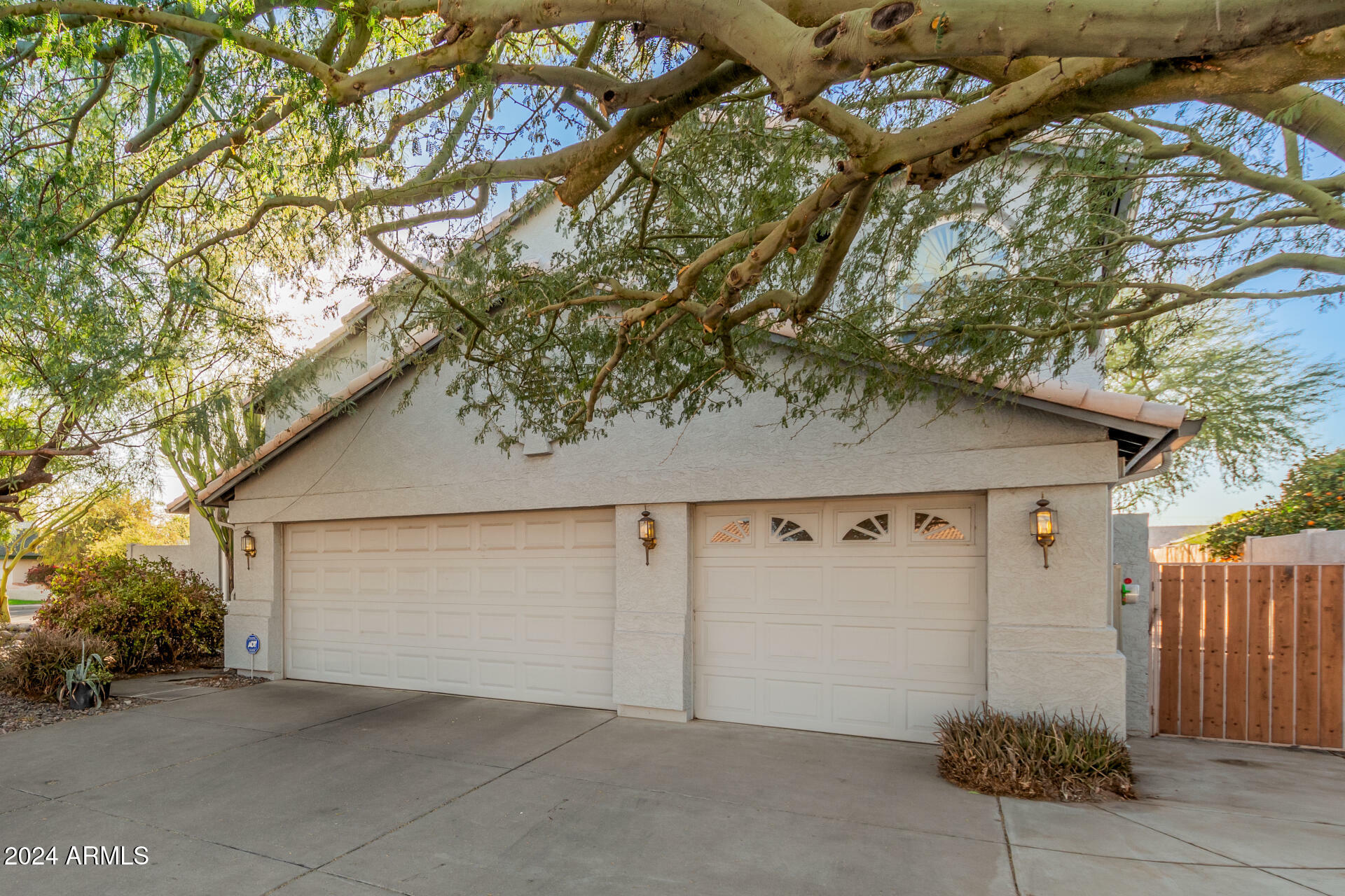 Property Photo:  808 N Williams Circle  AZ 85203 