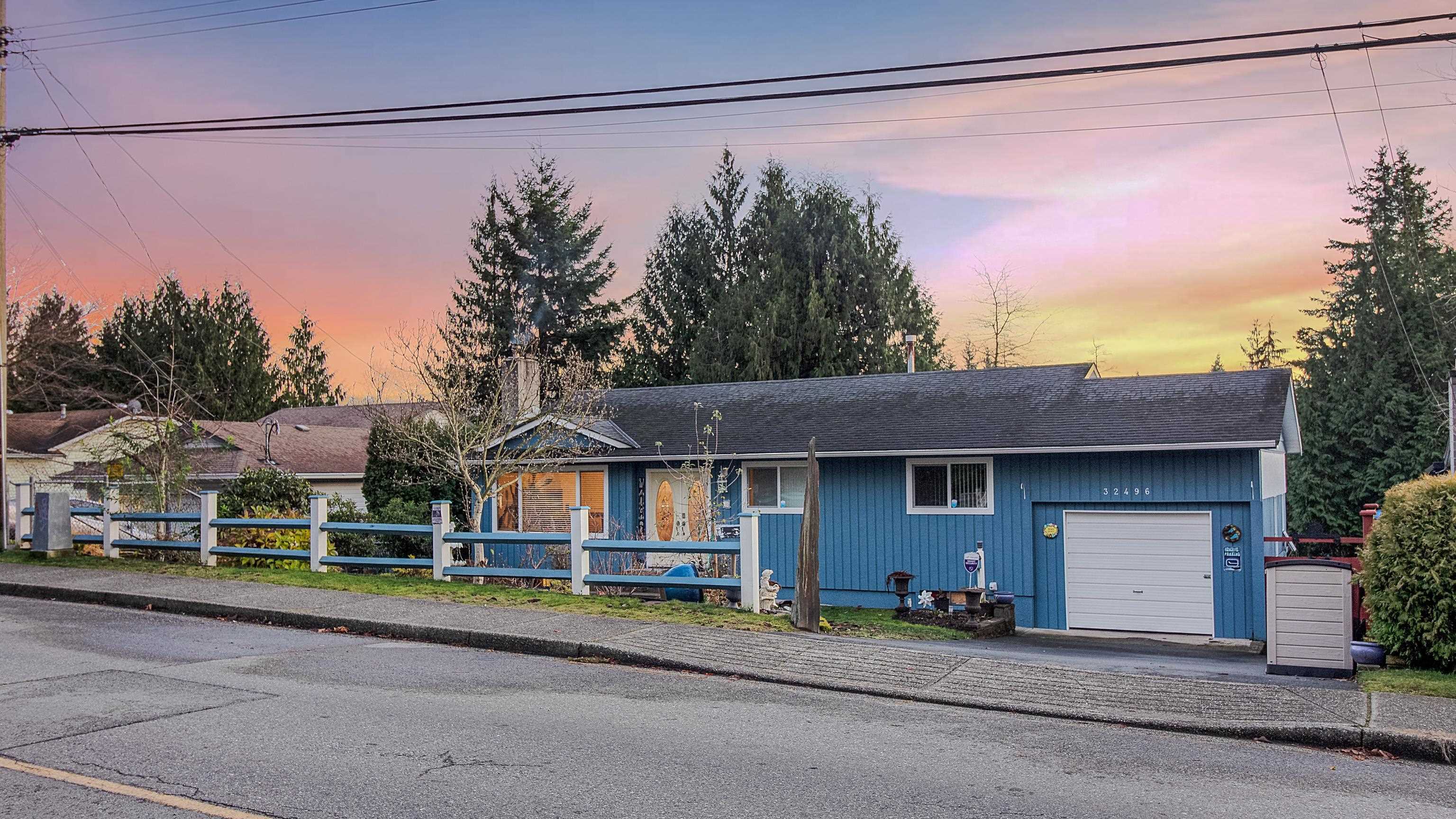 Photo de la propriété:  32496 McRae Avenue  BC V2V 2L7 