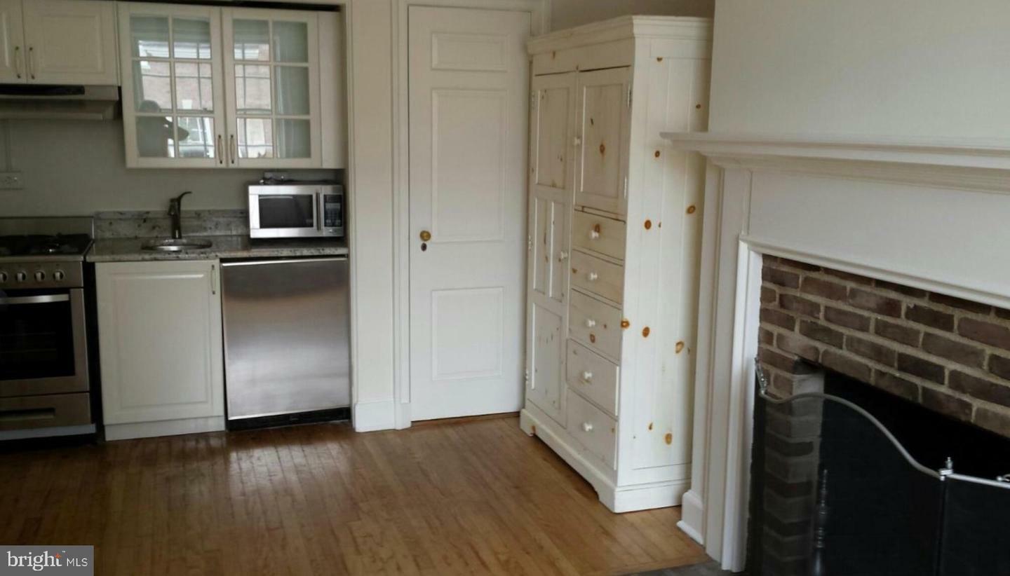 Property Photo:  9 W Palmer Sq H  NJ 08542 