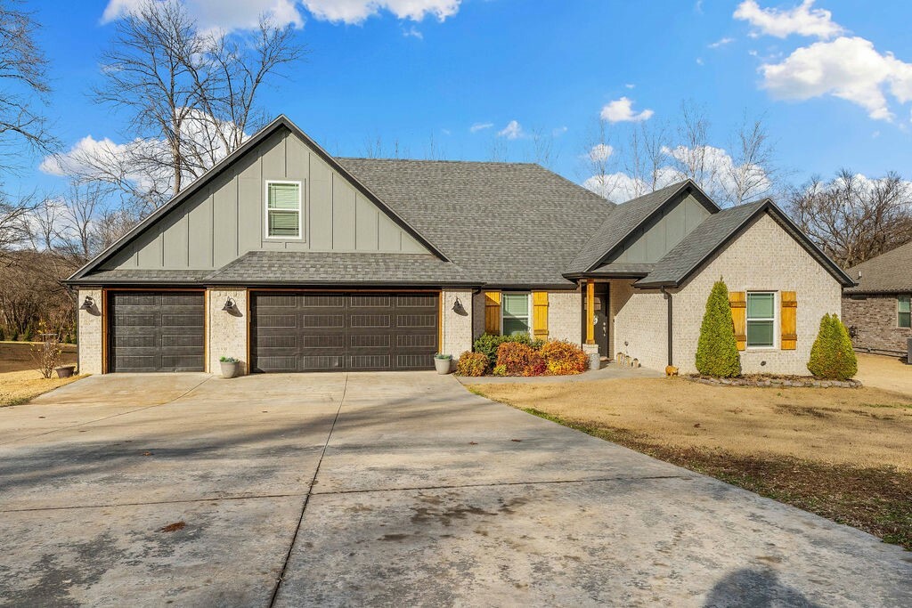 Property Photo:  2561 Peck Road  AR 72751 