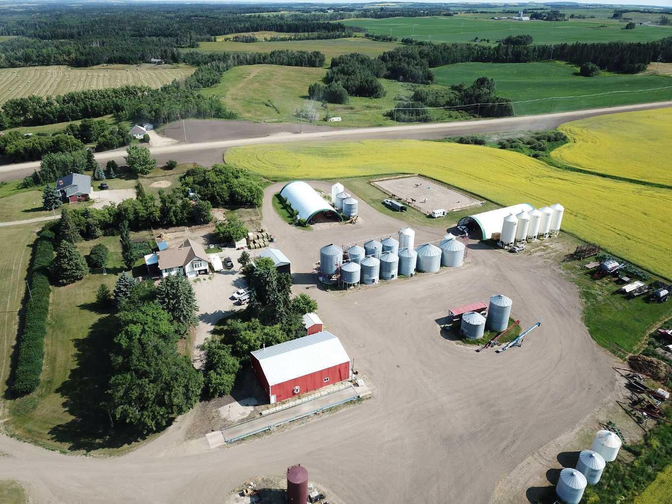 Photo de la propriété:  40527 262 Range Road  AB T4L 1W7 