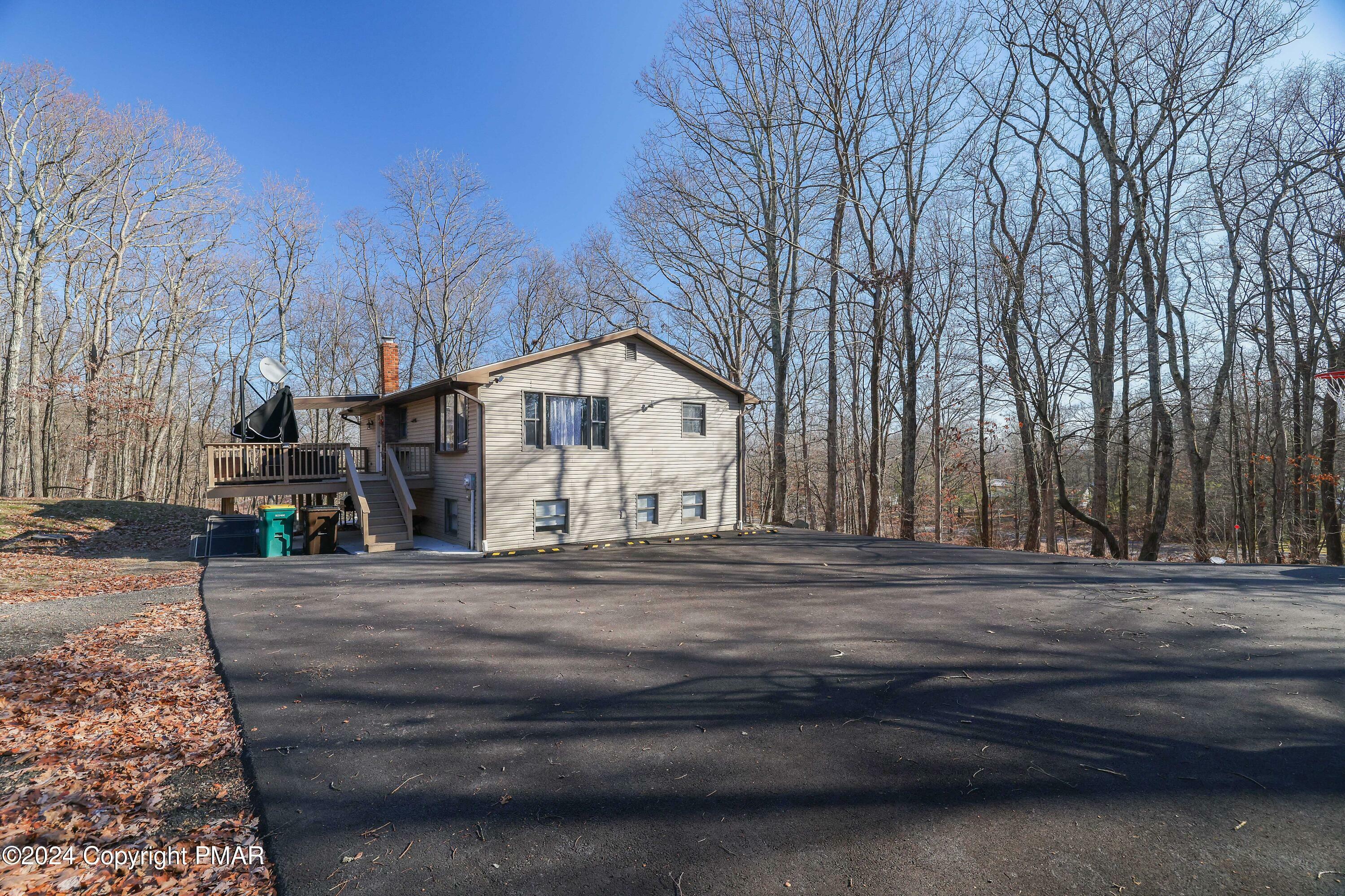 Property Photo:  115 White Oak Court  PA 18372 