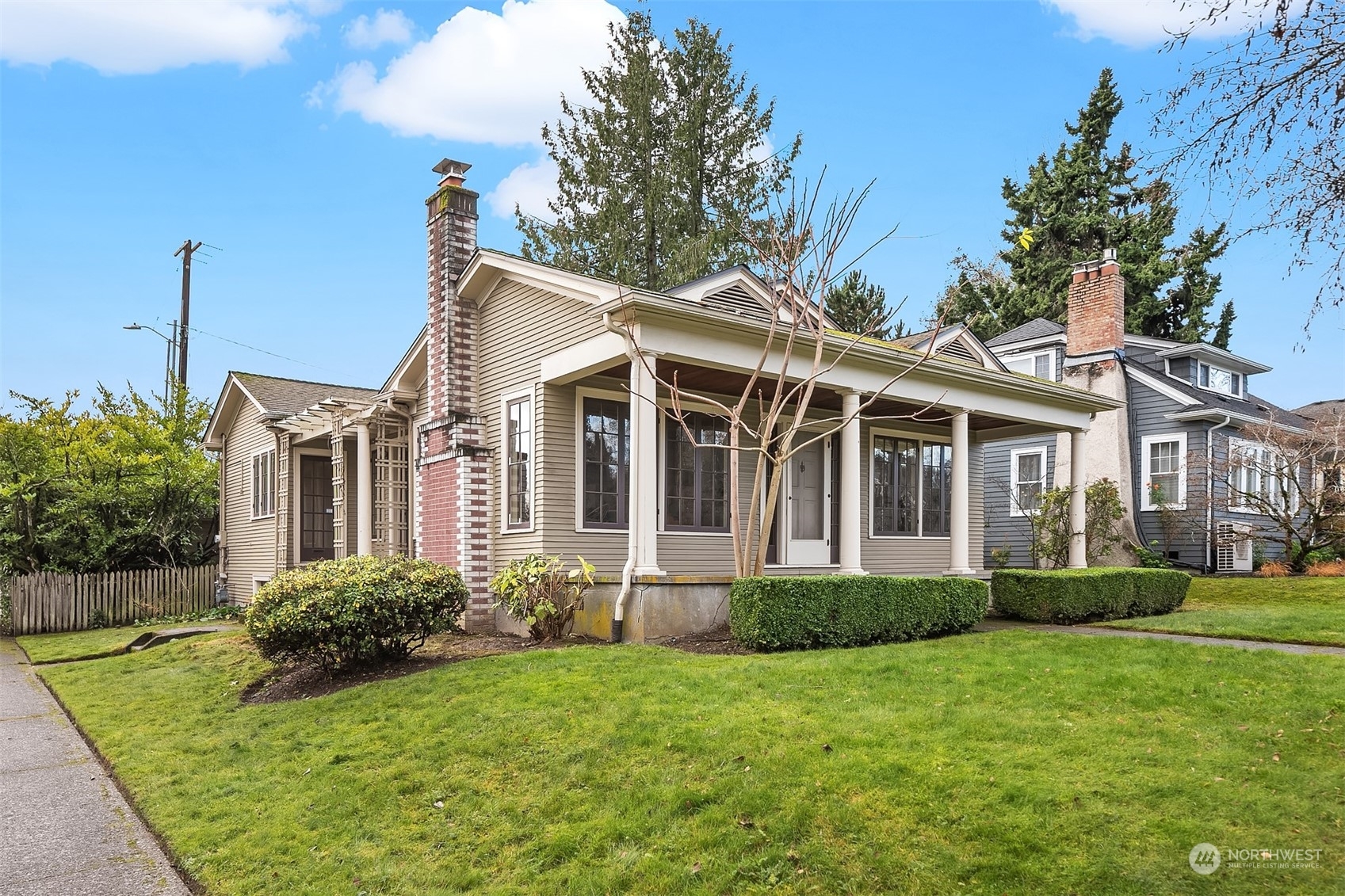 Property Photo:  2151 E Hamlin Street  WA 98112 