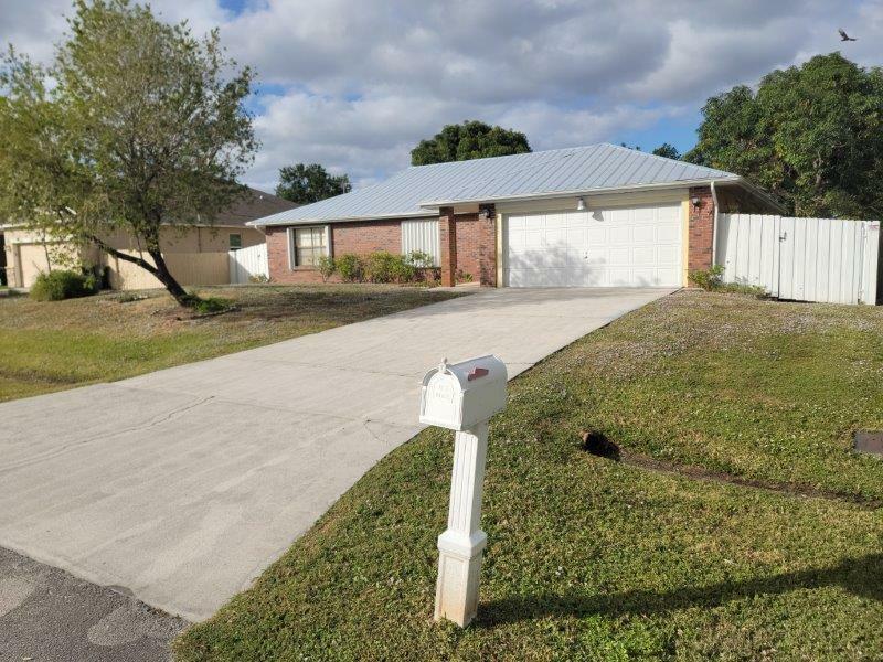 Property Photo:  545 NW Avon Avenue  FL 34983 