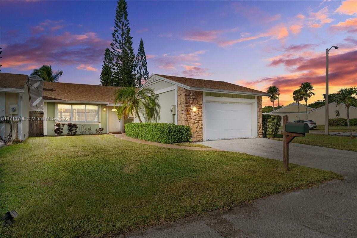 Property Photo:  1350 Pelican Ct  FL 33035 