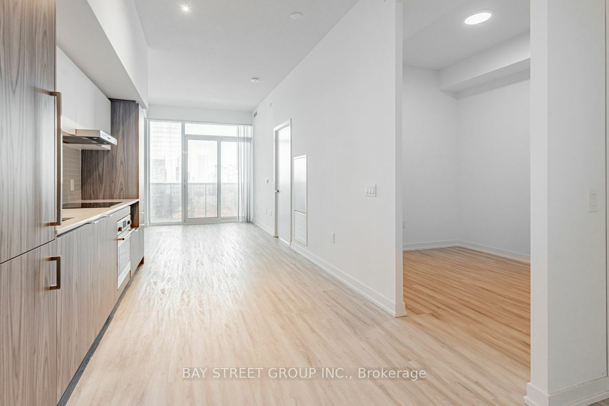 Property Photo:  55 Cooper St 3202  ON M5E 0G1 