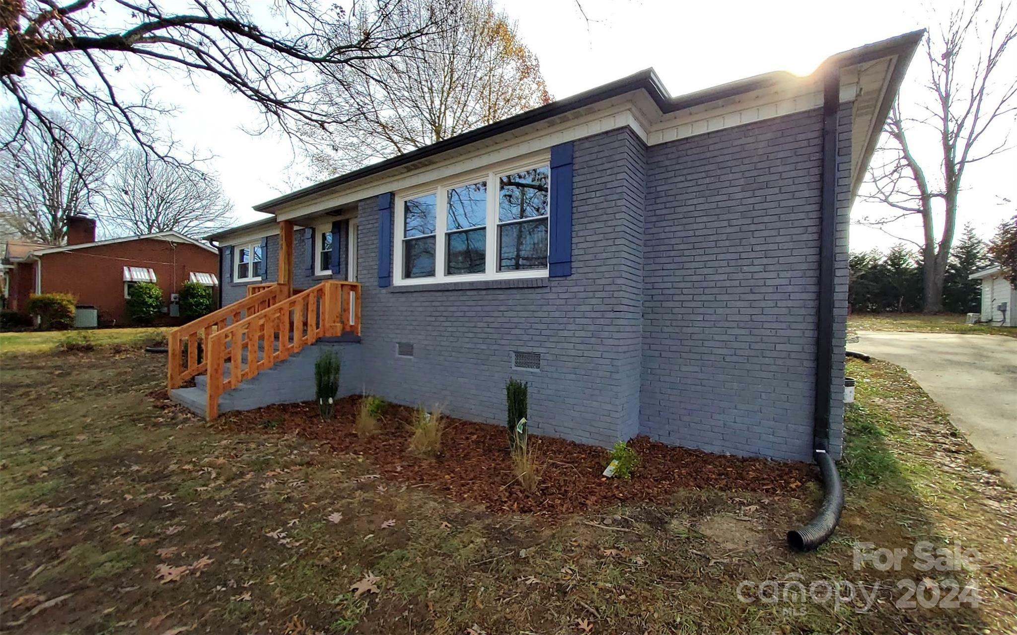 Property Photo:  908 E Main Street  NC 28650 