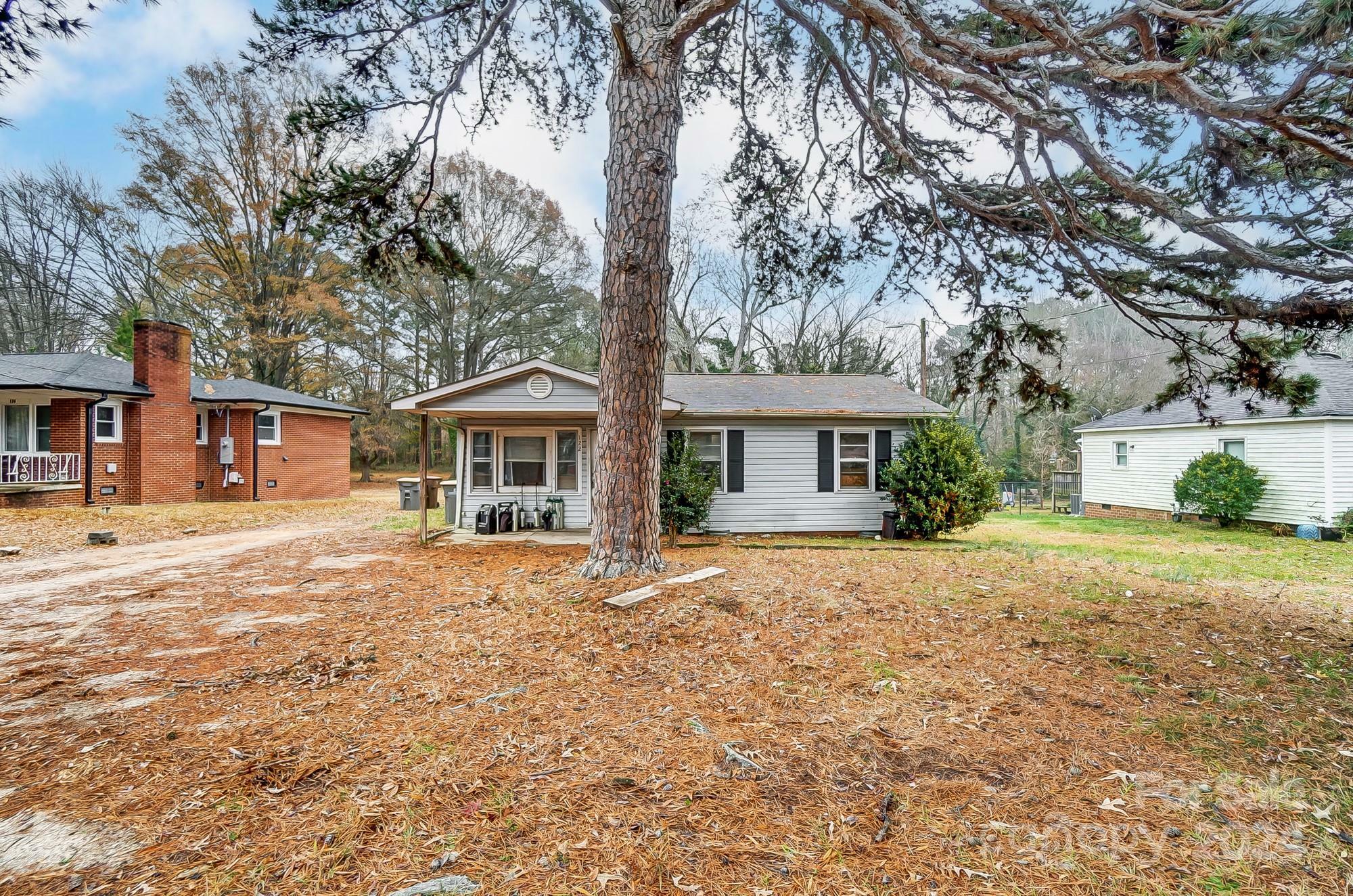 Property Photo:  122 Baldwin Avenue  NC 28083 