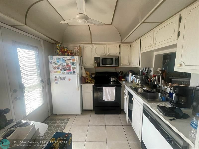 Property Photo:  901 NE 14th Av 506  FL 33009 