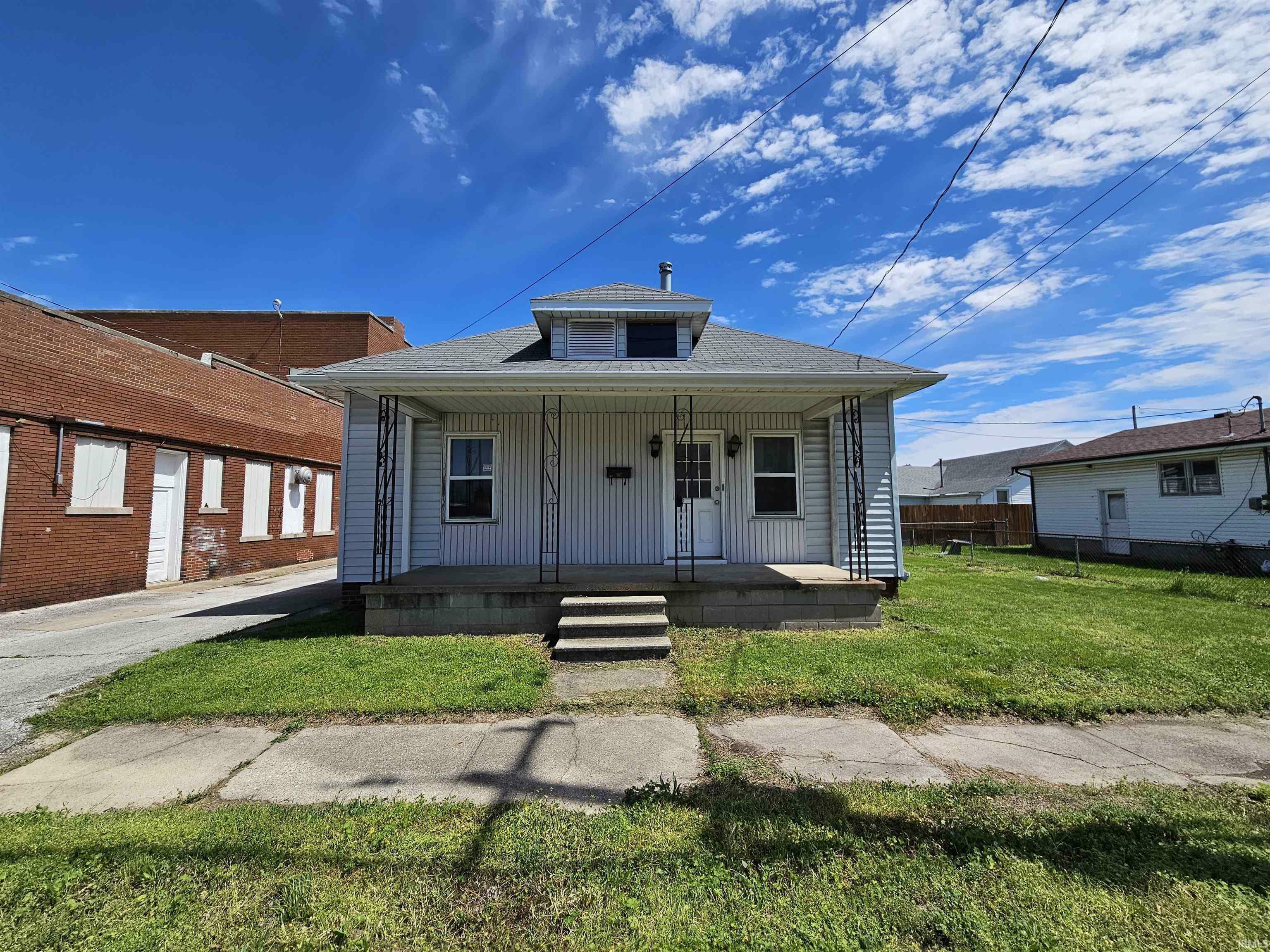 Property Photo:  806 Wabash Avenue  IN 47591 