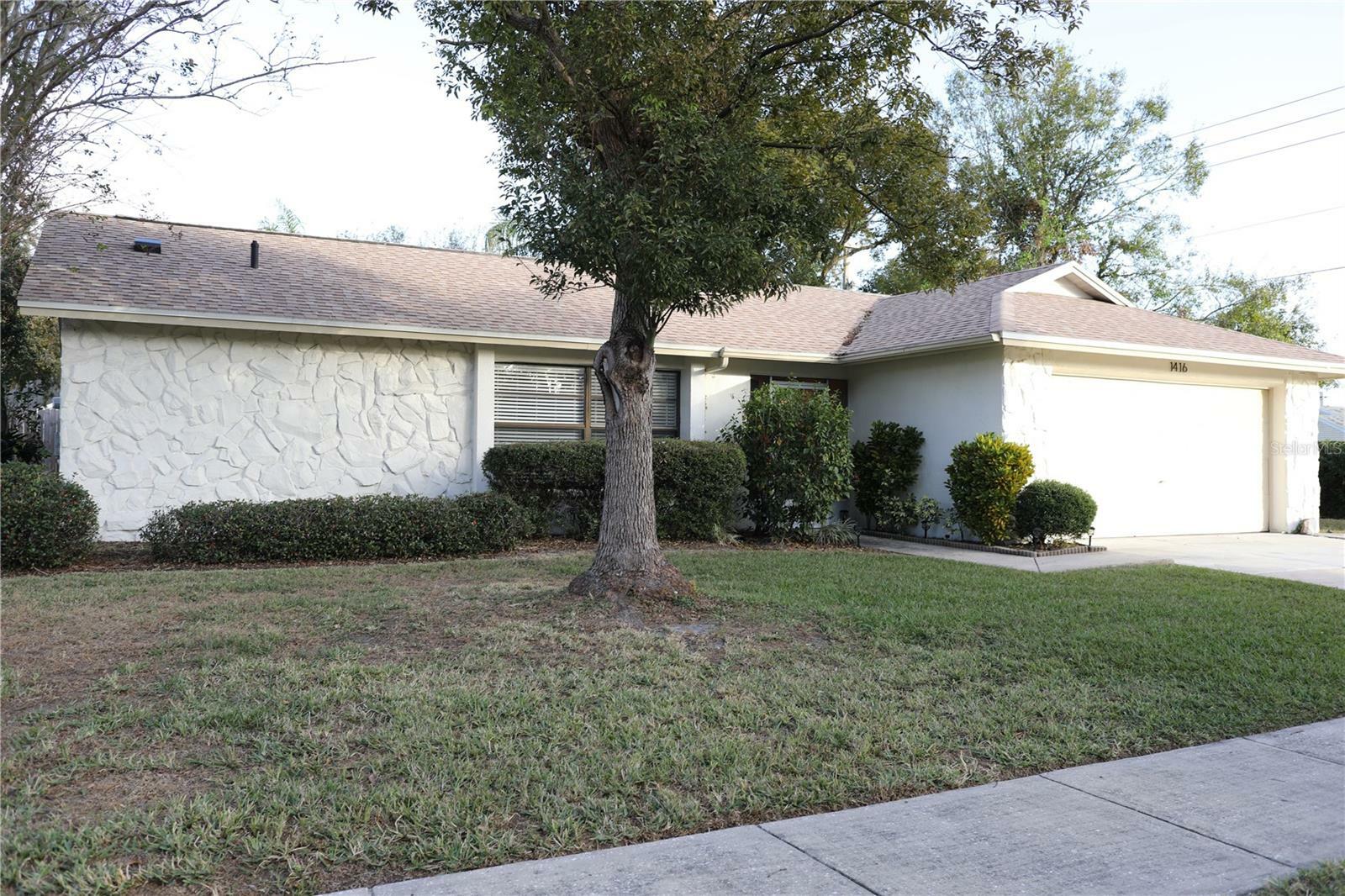 Property Photo:  1416 Glenmere Drive  FL 33511 