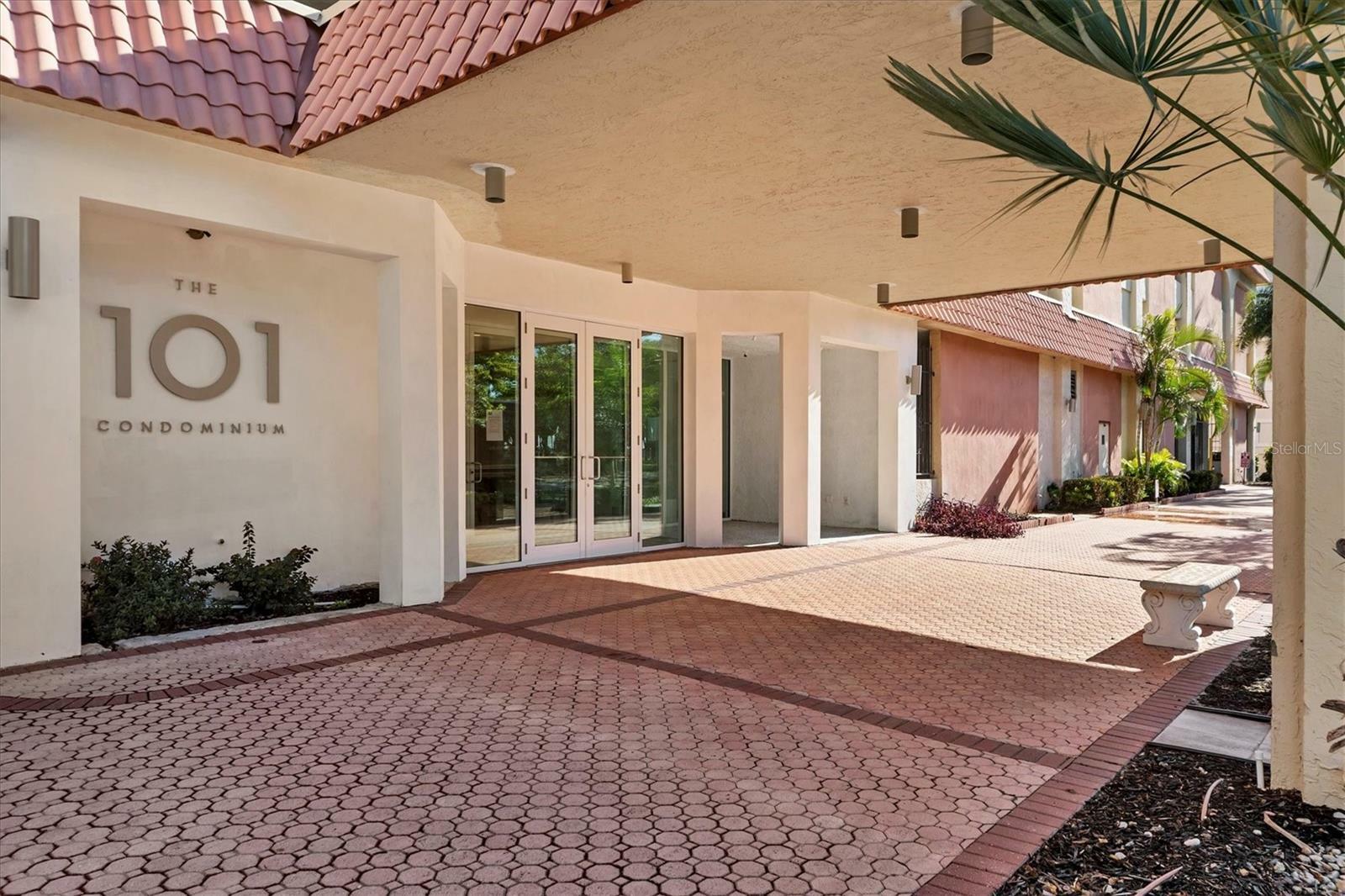 Property Photo:  101 S Gulfstream Avenue 15E  FL 34236 