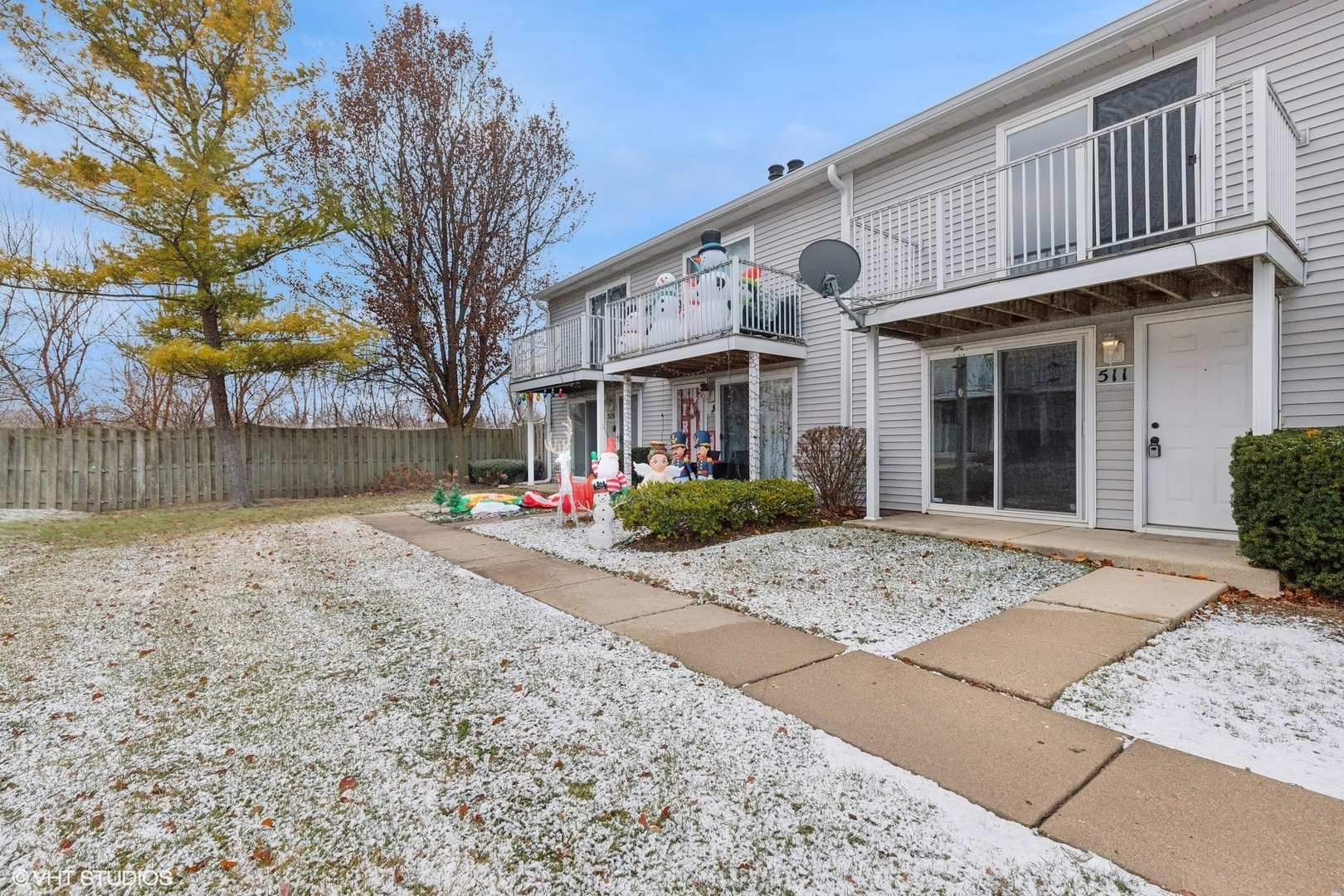 Property Photo:  511 Meadow Green Lane  IL 60073 