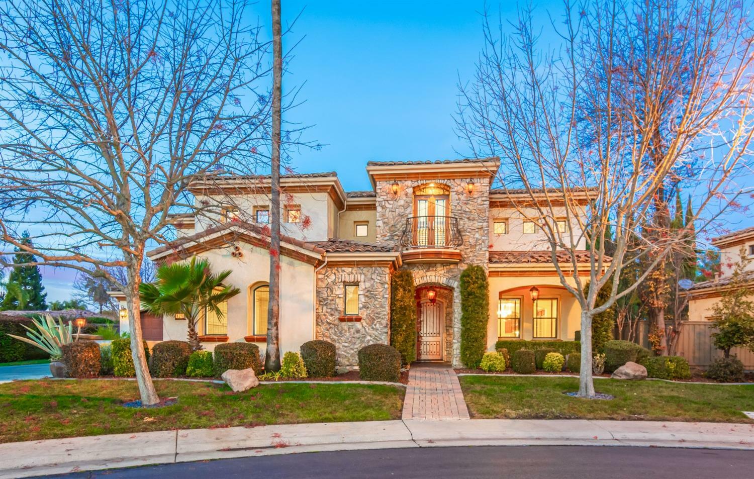 Property Photo: 424 Calabria Court CA 95747