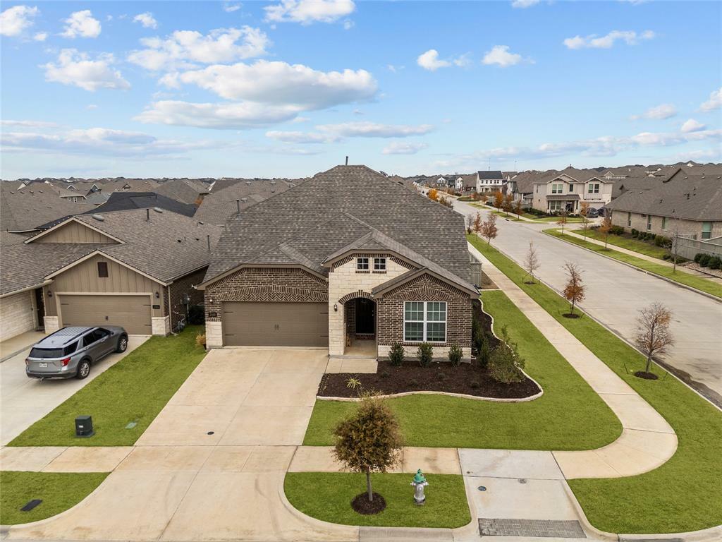 Property Photo:  2400 Mockingbird Court  TX 76247 