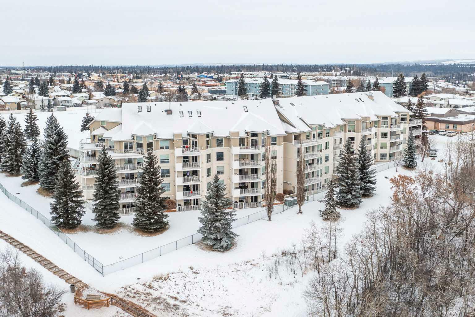 Property Photo:  6118 53 Avenue 112  AB T4N 6P7 