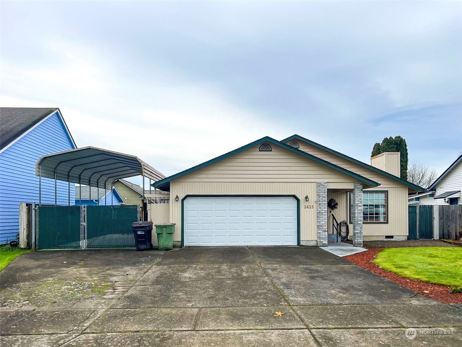 Property Photo:  2425  Hickory Avenue  WA 98632 