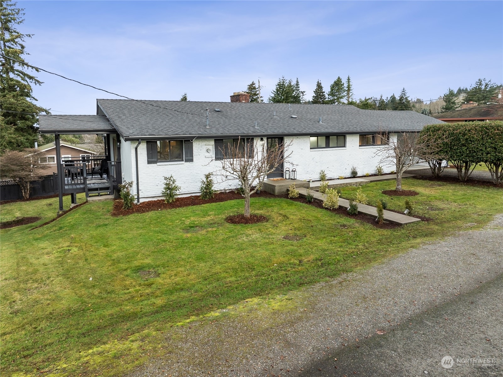 Property Photo:  817 E Dean Street  WA 98030 